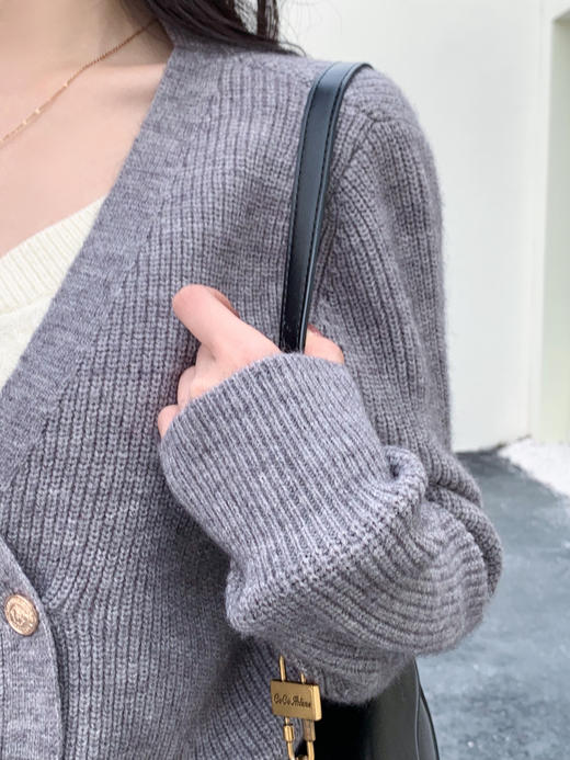 【百图lulu定制】【格雷针织衫】假两件 V领拼接 双排扣 套头针织衫 商品图5