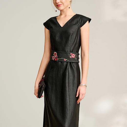 TANGY Collection/2025天意精品春季新品中国风女士莨绸围巾 商品图1