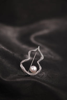 阮仕葫芦系列 合金 淡水珍珠胸针 8.5-9mm  扁圆  BHG14572HLWD