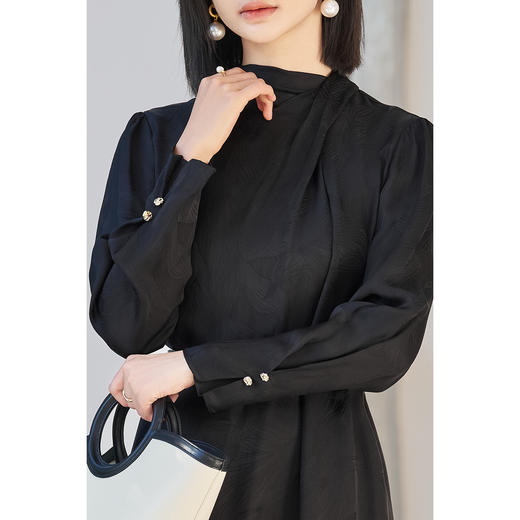 剩S/M/L/XL 米思阳2026春季新款新中式轻奢高级感连衣裙暗提花缎面光泽长裙子 商品图4