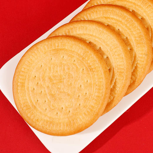 【美味饼干丨鲜乳大饼600g/盒*2】精选优质小麦粉，经过重重烘烤，口味丰富，吃起来酥脆可口，奶香浓郁，包装大气好看，开袋即食既方便又美味，老少皆宜 商品图7
