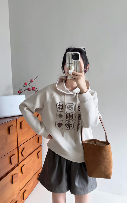 带帽前刺绣珠地空气层卫衣 9521020054 商品图5