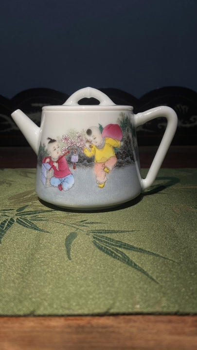 粉彩多福多寿壶 商品图0