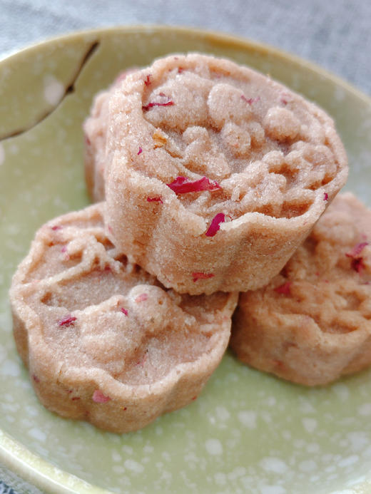 芋玫糕 芋头玫瑰糕 芋头脑袋的爱 芋头粉+玫瑰花 手工制作 200克(10枚) 商品图3