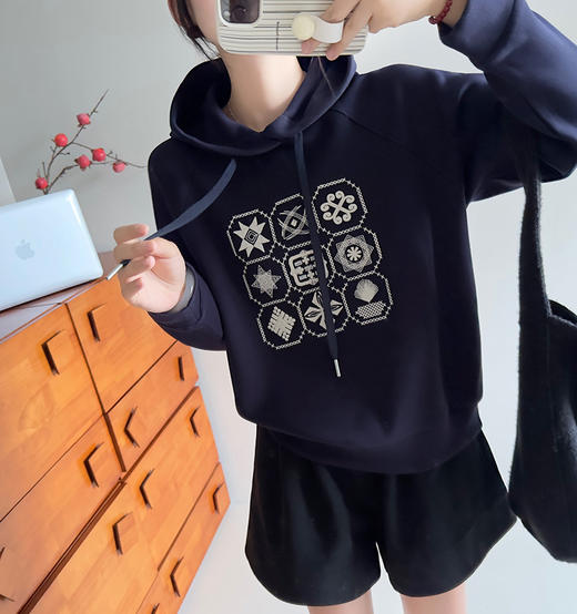 带帽前刺绣珠地空气层卫衣 9521020054 商品图8