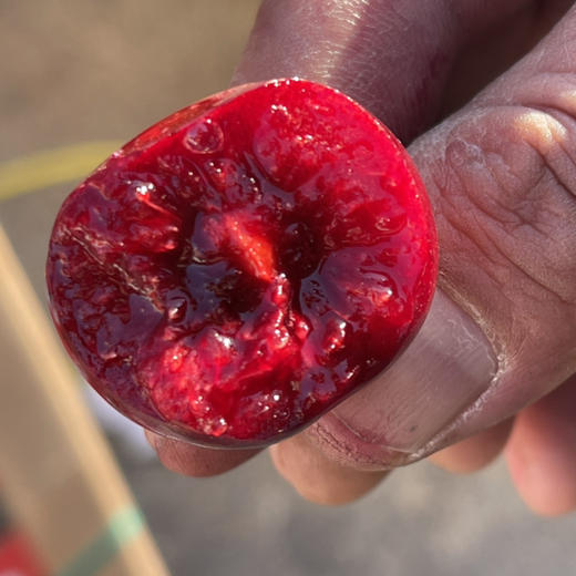 都乐纯冰，果面干净，皮薄脆甜，3JD，个头大不拆封，阴凉处可存放10天，依然新鲜！自留送人都不错，5斤/箱 商品图0