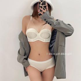 内衣女小胸聚拢秋冬红性感无痕胸罩加厚显大收副乳防下垂文胸套装2025新款小红书爆款