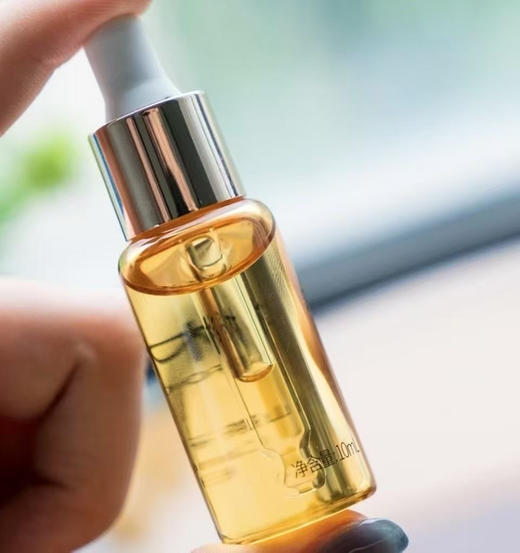 亏本清‼️【林清轩4.0山茶花精华油】
直击细胞级抗皱！同时修护➕提亮！

旗舰店10ml💰118元

⚠️27年新日期！ 商品图6