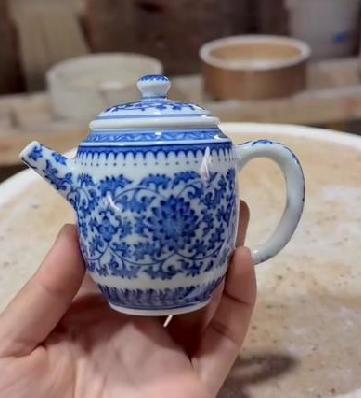 缠枝莲精工小壶 商品图0