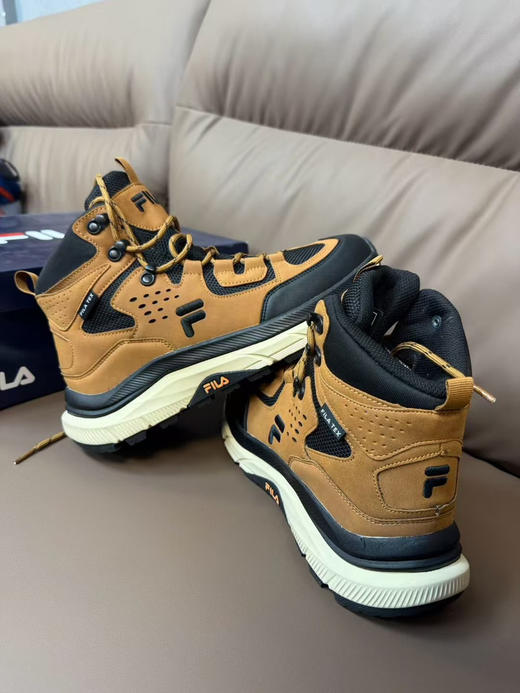 外贸正品FILA户外鞋，登山鞋。内里全防水！超级牛逼的货！正品！！

颜色：黑色44 棕色43 44 45 46

原价89.9欧，现断码特价 商品图7