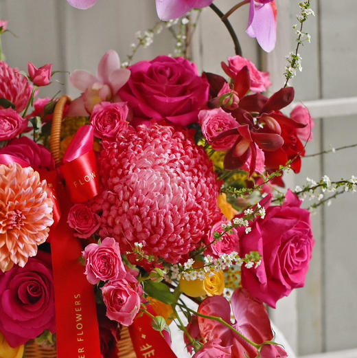 《万事兴隆》蝴蝶兰牡丹菊弗洛伊德奶油桃子新年手提花篮 商品图5
