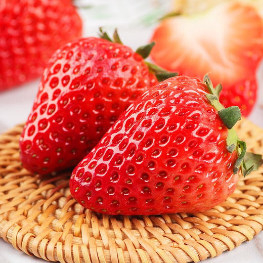【分仓直发包邮】大凉山露天草莓2斤 （中果，单果13-15g，一斤32-40个） 商品图0