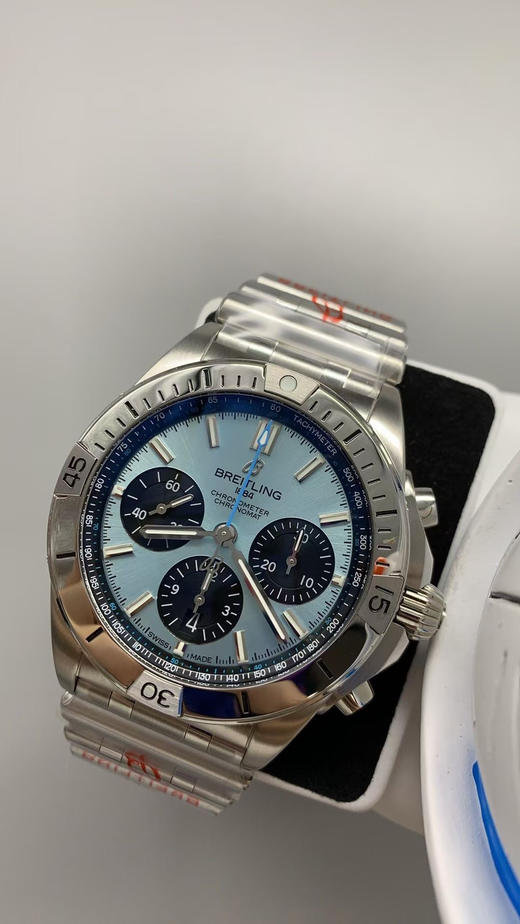 【硬核钢king】『冰蓝盘面』NOOB official➕完美无破绽新品百年灵Chronomat，备受关注的蝴蝶扣辊珠精钢表链因其类似“子弹”的外形被称为“子弹链”。 商品图14