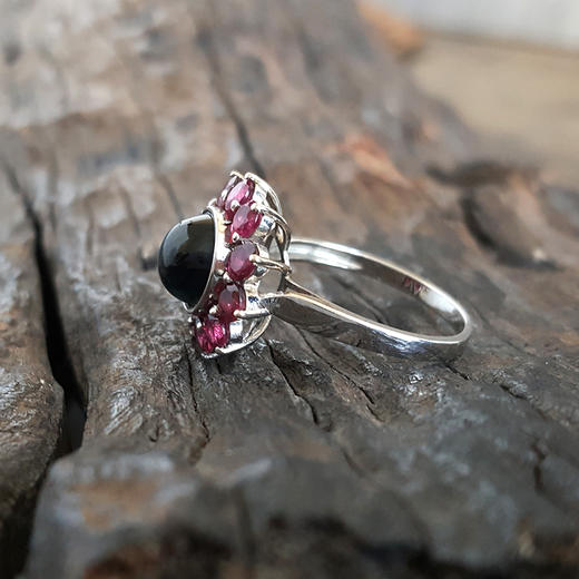 【天然正品】AU750白金镶钻镶天然蓝色和紫红色碧玺太阳花造型戒指101224NJM08 现售价：2480 商品图3