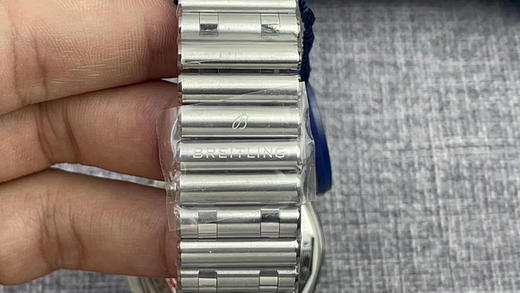 【硬核钢king】『冰蓝盘面』NOOB official➕完美无破绽新品百年灵Chronomat，备受关注的蝴蝶扣辊珠精钢表链因其类似“子弹”的外形被称为“子弹链”。 商品图4