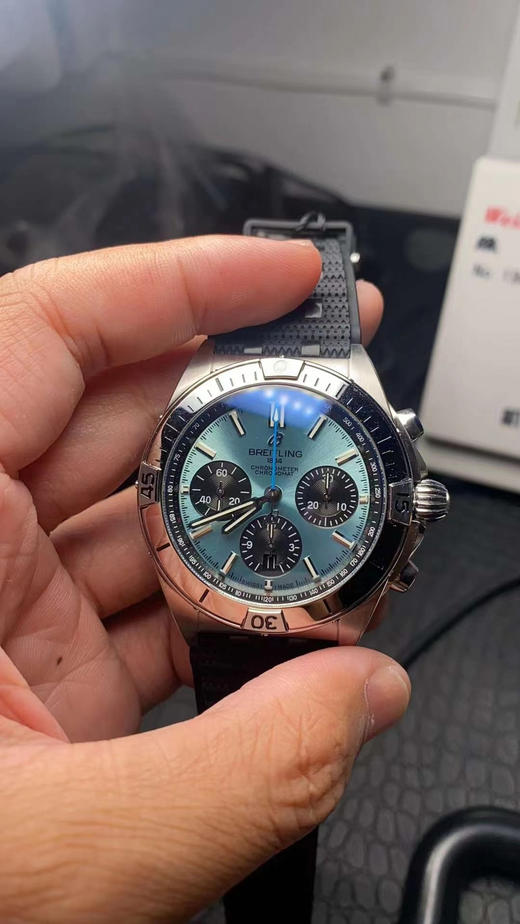 【硬核钢king】『冰蓝盘面』NOOB official➕完美无破绽新品百年灵Chronomat，备受关注的蝴蝶扣辊珠精钢表链因其类似“子弹”的外形被称为“子弹链”。 商品图9