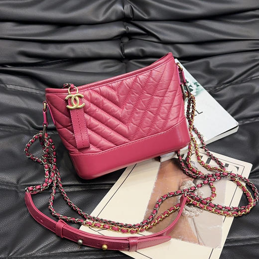 Chanel 流浪 小号 牛皮 玫粉色 V纹 斜挎包 商品图1