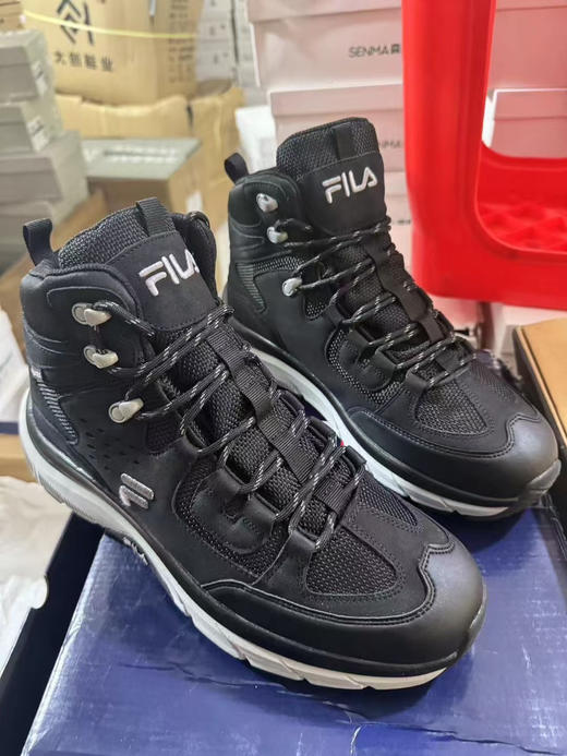 外贸正品FILA户外鞋，登山鞋。内里全防水！超级牛逼的货！正品！！

颜色：黑色44 棕色43 44 45 46

原价89.9欧，现断码特价 商品图8