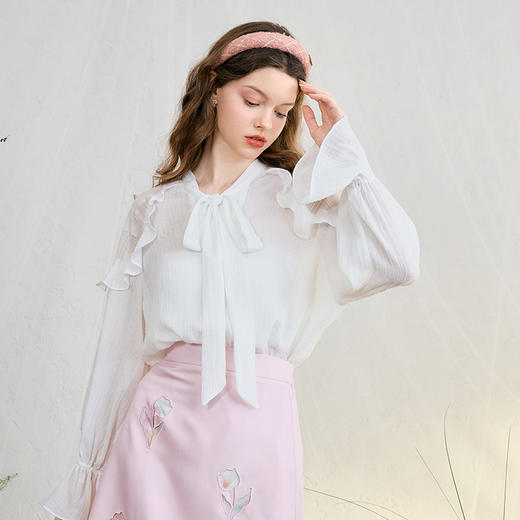 两三事 云烟成雾 2025春季新款甜美拼布荷叶边长袖白色上衣女宽松 商品图1