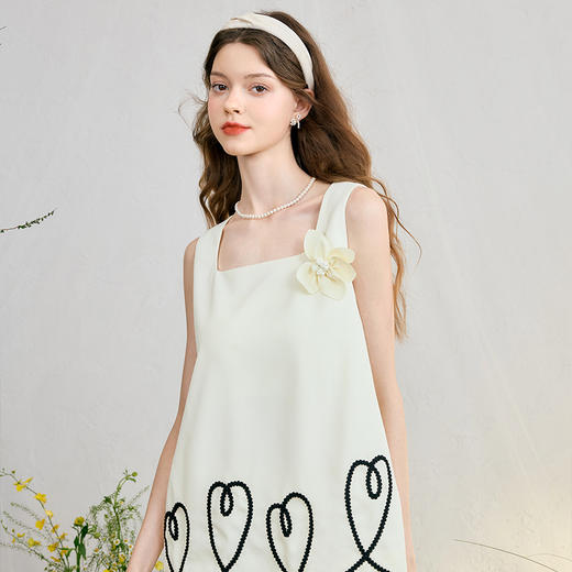 两三事抽象主义2025春季新款织带绣花上衣休闲裤两件套女时尚套装 商品图2