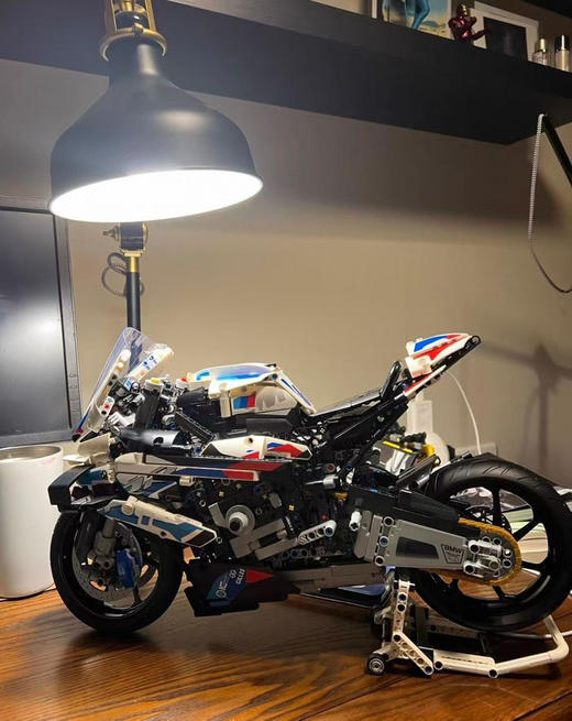 新年礼物，原单宝马摩托成人送礼收藏车模，大男孩心中的DreamCar！愿每个人都拥有一辆它
温馨提示：（积木产品拆开配件包不予退换，谢谢！） 商品图11