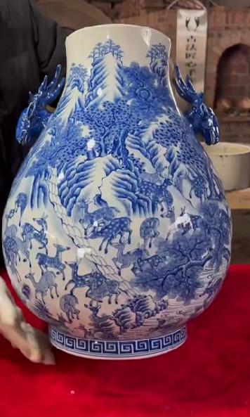 百鹿图双耳尊 商品图0