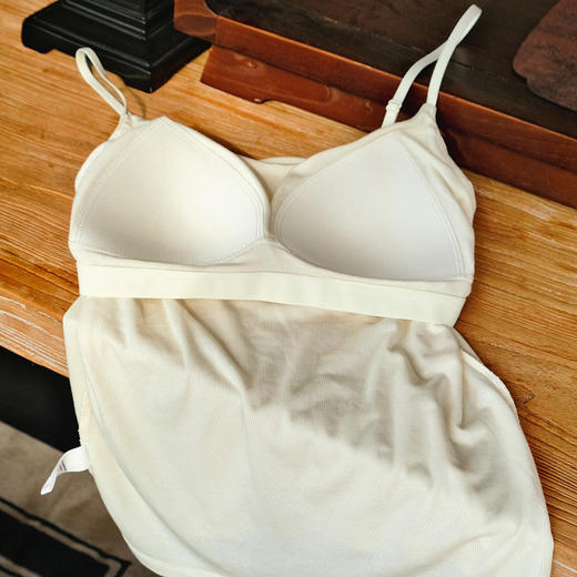 【免穿文胸】官网799！爱mu同款秋冬云感莫代尔羊毛混纺带胸垫吊带背心女 固定杯垫内搭保暖打底 商品图4