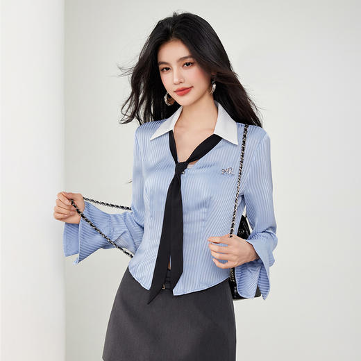 西遇蓝色条纹短款衬衫女2025年春季新款通勤设计感轻职场收腰上衣SS150033 商品图2