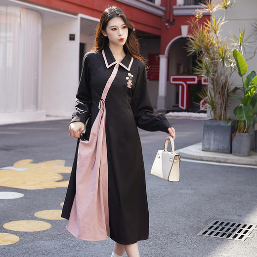 两三事 夜来香 2025春季新款复古绣花拼色绑带连衣裙气质长裙 商品图3