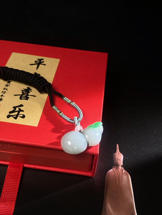 原创沉香+翡翠飘阳绿葫芦挂件 商品图0