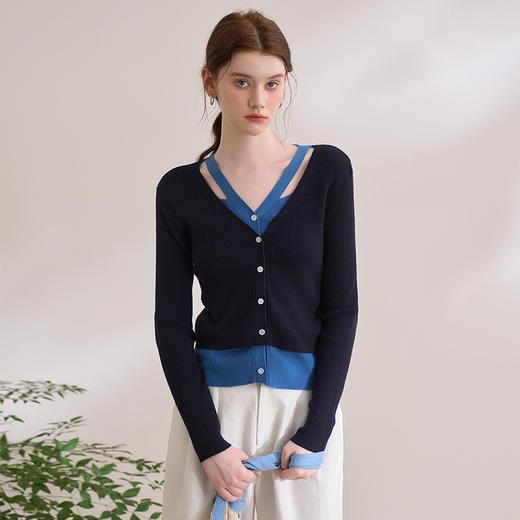 MIU系撞色拼接假两件长袖针织衫女2025挂脖V领毛衣V0250143 商品图2