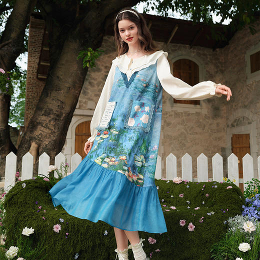 两三事 谧境梦旅 2025春季新款荷叶边双层领印花拼接假两件连衣裙 商品图3