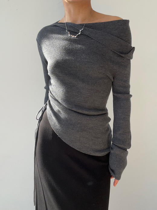 CINNAMON｜54910021 露肩解构针织上衣 [ 烟墨灰 ] 商品图5