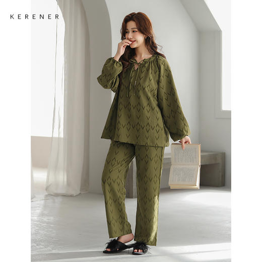 可人儿原创设计新款泡泡绵女士睡衣春秋长袖时尚可外出家居服套装 商品图2