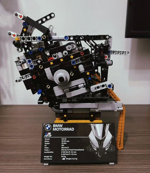 新年礼物，原单宝马摩托成人送礼收藏车模，大男孩心中的DreamCar！愿每个人都拥有一辆它
温馨提示：（积木产品拆开配件包不予退换，谢谢！） 商品图3