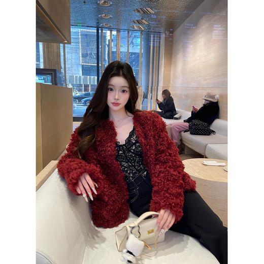 清仓捡漏 LINCHAOZHANG  【车厘子】安可拉红氛围感环保毛外套 LW240596 商品图2