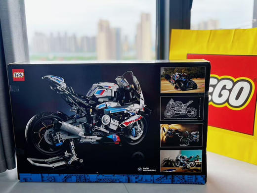 新年礼物，原单宝马摩托成人送礼收藏车模，大男孩心中的DreamCar！愿每个人都拥有一辆它
温馨提示：（积木产品拆开配件包不予退换，谢谢！） 商品图0