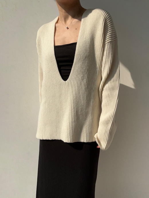 CINNAMON｜T54910051 深V套头毛衫+吊带 套装  [ 玉色 ] 不拆卖 商品图5