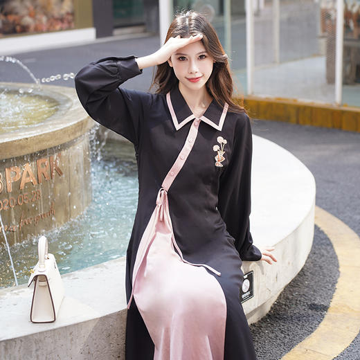 两三事 夜来香 2025春季新款复古绣花拼色绑带连衣裙气质长裙 商品图4