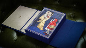 【限量珍藏巨人版】《格林童话全集》蓝色山羊皮装帧