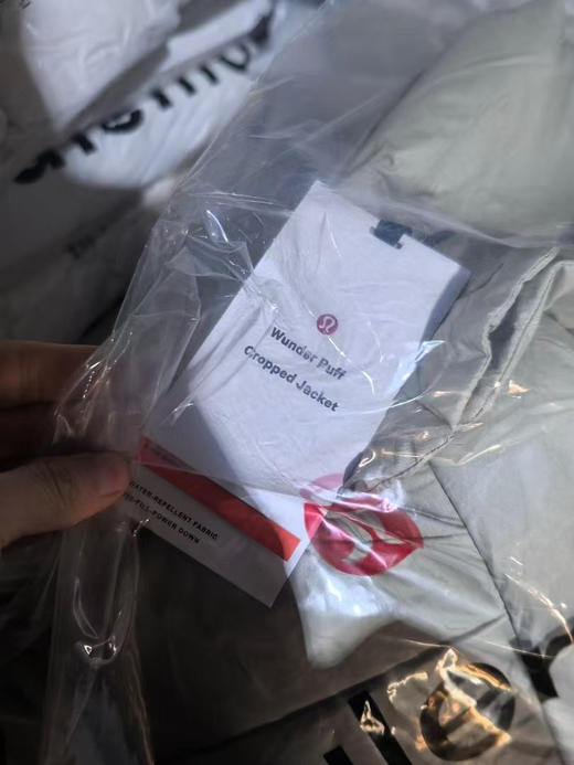 外贸原单lulu露露5格 厚款Puff泡芙白鹅绒轻盈羽绒服外套
三个色，尺码4 6 8 商品图13