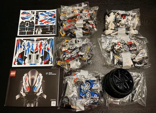 新年礼物，原单宝马摩托成人送礼收藏车模，大男孩心中的DreamCar！愿每个人都拥有一辆它
温馨提示：（积木产品拆开配件包不予退换，谢谢！） 商品图2