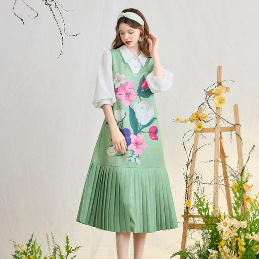 两三事 郁郁春日 2025春季新款复古印花压褶下摆拼色假两件连衣裙 商品图2