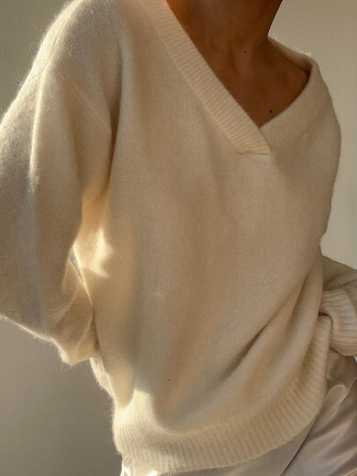 CINNAMON｜44910020 V领串珠套头毛衫  [ 月白 ] 商品图3