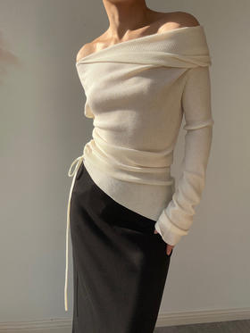 CINNAMON｜54910022 露肩解构针织上衣 [ 月白 ]