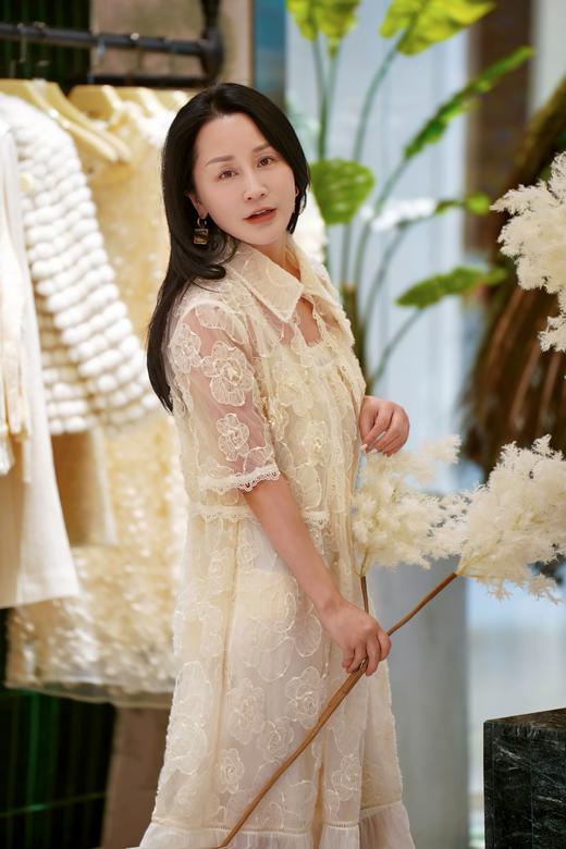 裘堤婼JETEZO洋绉钉珠奢感短外套BD10132D1 商品图1