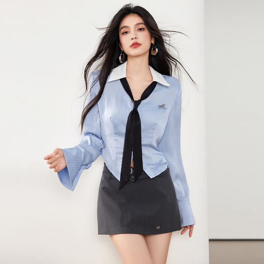 西遇蓝色条纹短款衬衫女2025年春季新款通勤设计感轻职场收腰上衣SS150033 商品图0