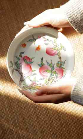 【指间彩】粉彩五桃两蝠直口壶承