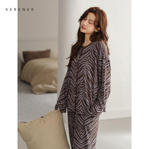 可人儿原创设计新款云柔棉女士睡衣春秋长袖时尚可外出家居服套装 商品图2