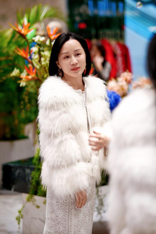 裘堤婼JETEZO貉子毛衣贵气轻奢香风钉珠外套BB1HC638D1 商品图3